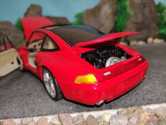 Prodám model 1:18 porsche 911 carrera targa 993 - 10
