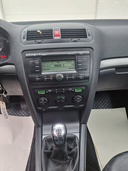 Škoda Octavia Combi 2.0 TDI Elegance - 10