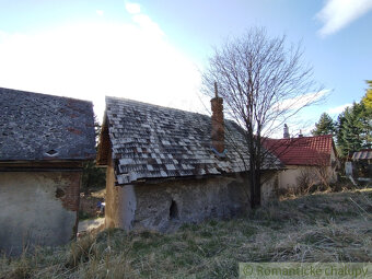 Rozľahlý pozemok so starším domom v Hornej Štubni (2714 m² - 10