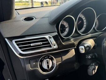 Mercedes Benz E400 AMG 4matic benzín - 10