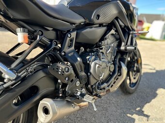 YAMAHA MT-07 - 10