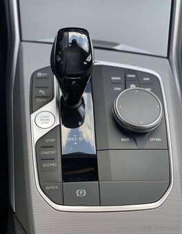 BMW Rad 3 320i A/T - 10