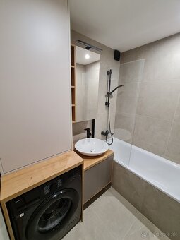 Na prenájom 3-izbový byt s balkónom a parkovacím miestom - 10