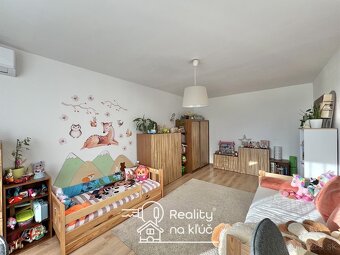 Na predaj zrekonštruovaný 3-izbový byt na Nábrežnej ul. v NZ - 10