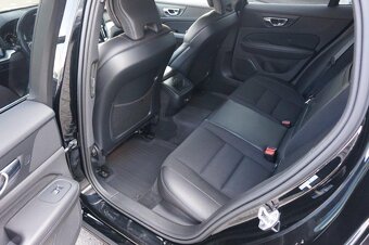 Volvo V60 II D4 AWD Drive-E AUT MOMENTUM PRO Jul 2020 - 10