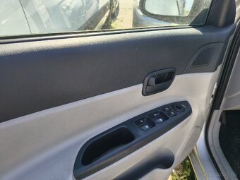 Hyundai Accent CRDI 16V - 10