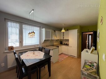Slnečný 2 izbový byt 64 m2 + 5 m2 balkón, parkovacie státie, - 10