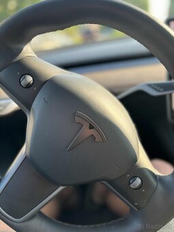 Tesla Model Y SUV 378kw Long Range, dual motor 4x4, 2022/08 - 10
