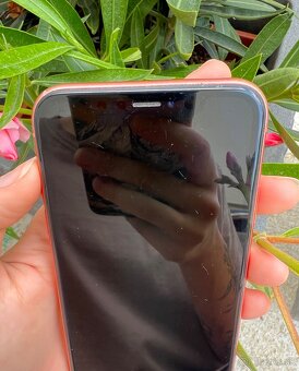 iPhone XR Coral 128 GB – zachovalý, s krytmi - 10