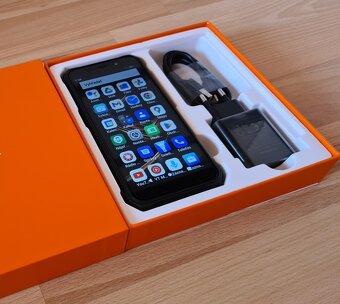 Predám  odolný telefón 5,45″ 4G Lte 10600 mAh batéria - - 10