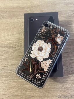 Apple iPhone 8 / 64GB Black / TOP stav - 10