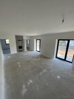 Rezervovaný Rodinný dom kompletná rekonštrukcia Veľká Dolina - 10