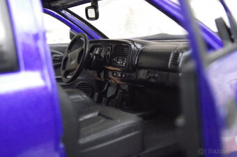 1:18 Dodge Durango - 10