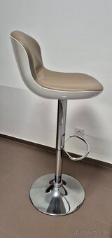 Predám barový pult s úložným priestorom - 10