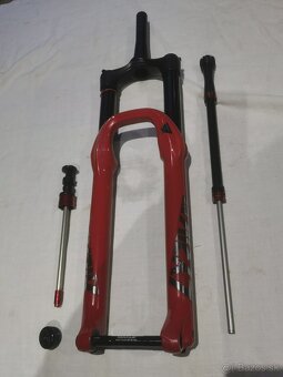 Vidlica RockShox Lyrik Ultimate cervena 180mm - 10