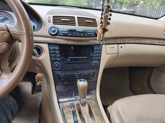 predám Mercedes E280 4matic benzín - 10