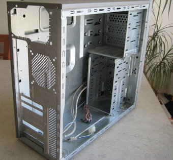 ♦️ B M W ♦️ počítačová skriňa ♦️ - 10