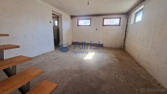 Na predaj veľký 6-izbový rodinný dom s veľkým pozemkom - 10