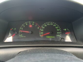 Predávame auto Toyota Corolla 1.6 VVT-i - 10