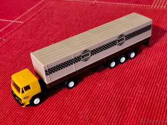 Staré modely nákladných aut v mierke HO 1:87 - 10