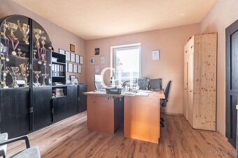 MOKRANCE- ZREKONŠTRUOVANÝ DOM-821 M2 POZEMOK - 10