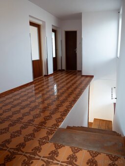 Ponúkame na predaj rodinný dom v Hanušovciach nad Topľou - 10