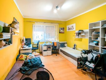 Rodinný 5i dom vo výbornej lokalite s dvorom a garážou - 10