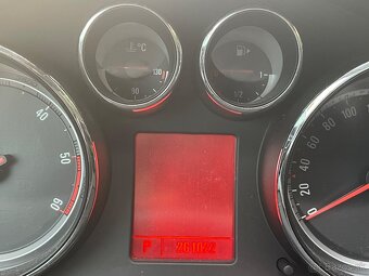 Opel Insignia 2,0 CDTI 118kw DTH - 10