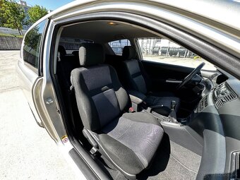 Toyota Corolla E12 - 10
