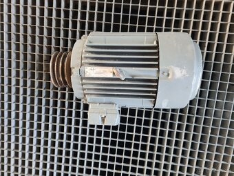 Predám pätkové el.motory 5,5kW , 4kW - 10