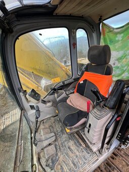 New Holland E215 - 10