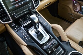 Porsche Cayenne Diesel Platinum Edition II FL - 10