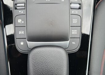 Mercedes-Benz Třídy A 180 1.3 AMG AUTOMAT KŮŽE NAVI benzín - 10