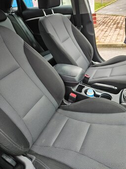 Hyundai i30 CW 1.6i CRDi 16V - 10