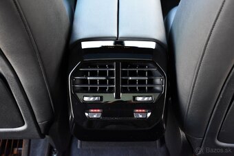 BMW iX xDrive40 PANORAMA ZÁRUKA SR DPH 2023 SOH - 98,5 % - 10