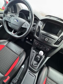 Ford Focus ST - 10