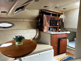 Motorový čln Regal - 2565, priestranný - 10