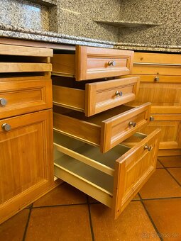 Moderná kuchynská linka so spotrebičmi - 10