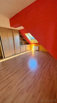 Nadštandardný 6-izbový rodinný dom s veľkou záhradou - 10