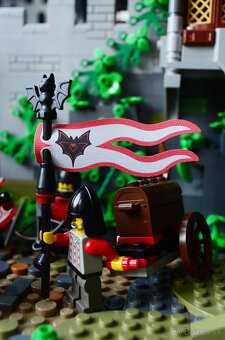 Predám Vlajky a Plášte pre lego castle - 10