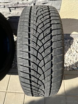 215/55 R17 98V XL zimné GOODYEAR - 10