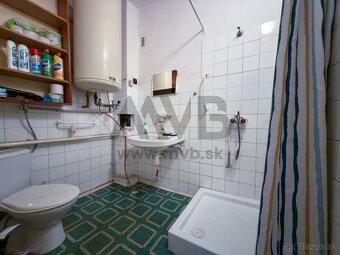 RODINNÝ DOM S VEĽKOU GARÁŽOU A PRÍSTAVBOU | POKOJNÁ LOKALITA - 10