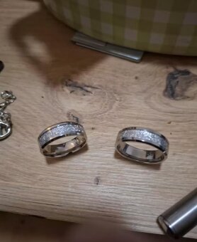 Elegantné 2ks obrúčky 8mm strieborné so vzorom - 10