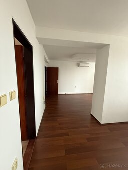 Dvojpodlažný dom vhodný na sídlo firmy, Staré Mesto - 10