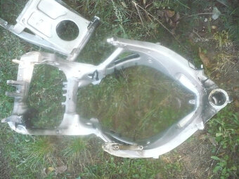 Yamaha YZF 600 R6  r. 99- díly - 10