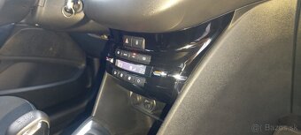Peugeot 208 Allure - 10