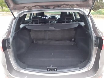 Hyundai i30 CRDI combi - 10