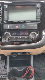 MITSUBISHI OUTLANDER 2.2 DI-D AUTOMAT 7-miestne - 10
