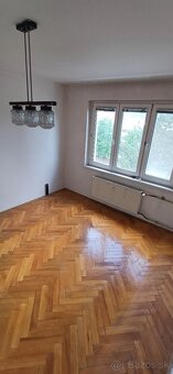 3-izbový byt s balkónomv pôvodnom stave /66 m2/, Hliny VII - 10