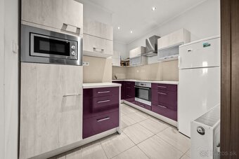 Predaj 2 izb. zrekonštruovaného bytu na Družstevnej ul. v BA - 10